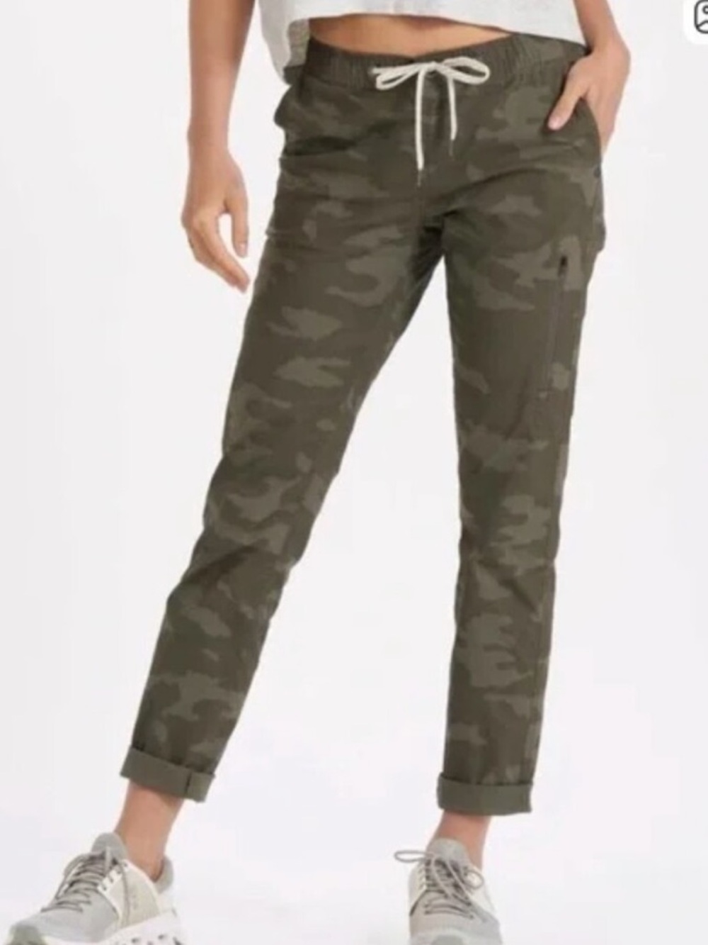 Vuori Women's Ripstop Jogger Pant in Camo Size S